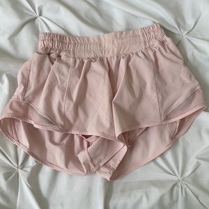 Lululemon hotty hot shorts size 2 in strawberry milkshake 2.5 in inseam